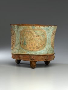 三脚ジャー、c.800（粘土）（278901-278902および278904も参照） 作： Teotihuacan